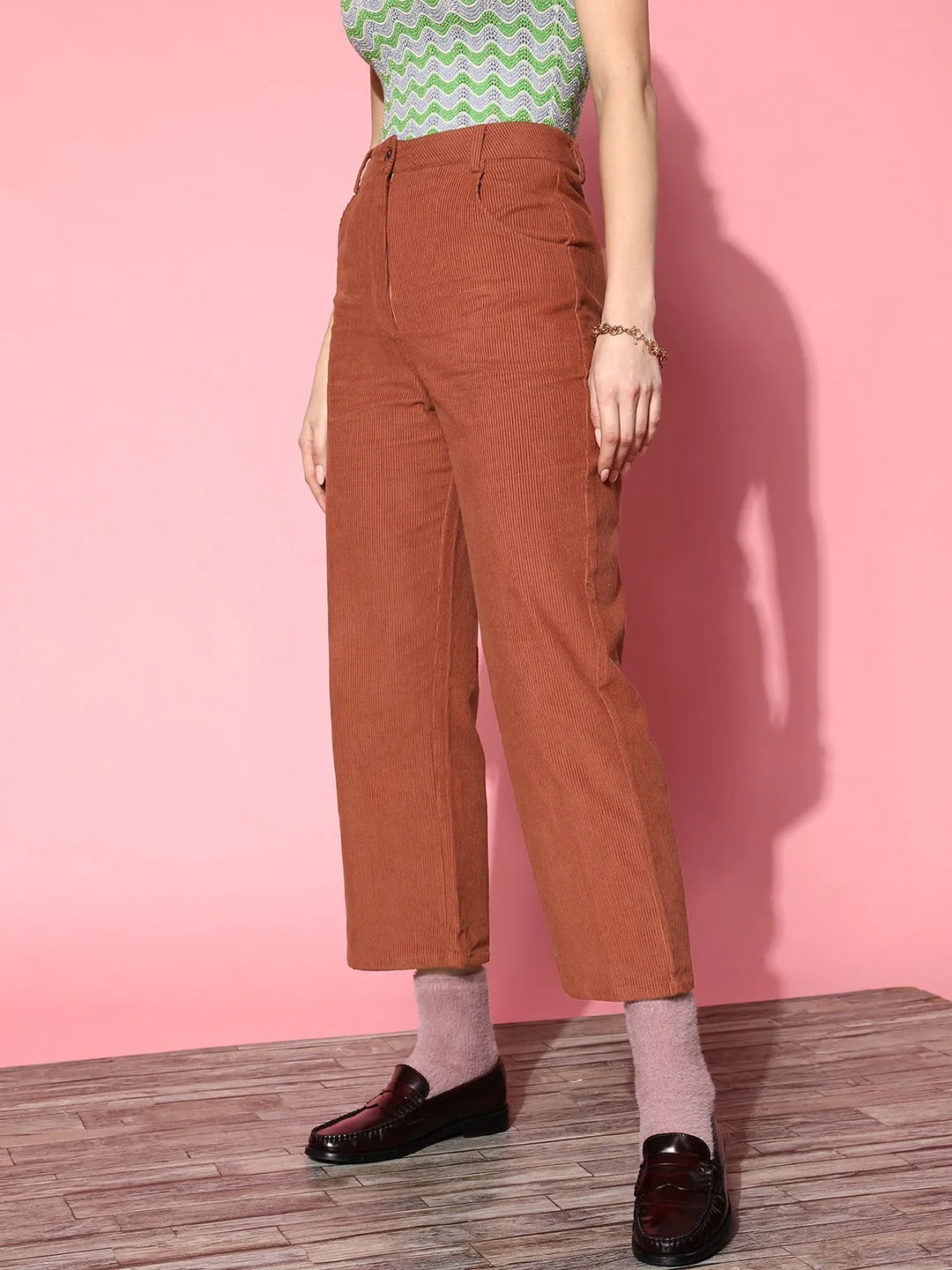 Berrylush Women Solid Brown High-Rise Waist Two-Pocket Cotton Regular Trousers